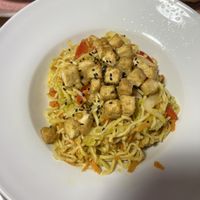 Massa asiática com legumes e tofu - noodles with veggies and tofu  at SHANTI - Cantina Vegan in Marinha Grande