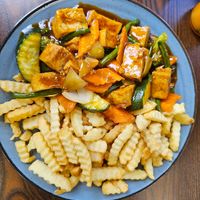 Vegetables with tofu and chips at Savoury in Poprad