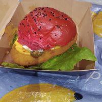 Happy chick'n burger at Vegan Pirates by CloudEatery in Berlin