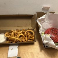 Happy Chick'n Burger Menu #Veganuary at Vegan Pirates by CloudEatery in Berlin