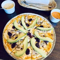 Pizza vegana 😋😋😋  at Green Falafel - Vitoque - פלאפל ירוק קוסקו - Green Falafel in Cusco