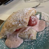 Fresh puff pastry, fresh strawberries and strawberry cream  at Die Weinstube Nachhaltig Geniessen in Zeltingen