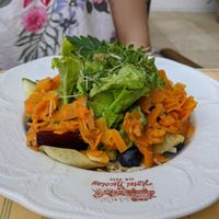 Sommersalat mit Nicola Lachs at Die Weinstube Nachhaltig Geniessen in Zeltingen