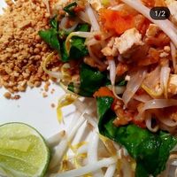 Pad thai at Kran Boom Modern Thai in Bangkok