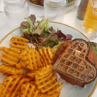 Burger vegan at Sweety Restaurant in Saint-marcel