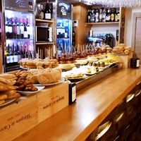 Barra del bar at Envero in Logrono