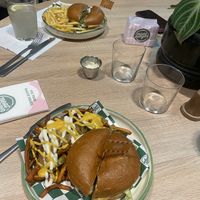 Splitting a chicken burger and smash burger with loaded sweet potato fries 🤤 #Veganuary at Neat Burger - Merlata Bloom in Milan
