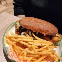 Panino di Hamilton con patatine at Neat Burger - Merlata Bloom in Milan