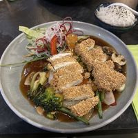Sesamtofu mit Teriyaki Sauce, Gemüse und Reis, Chili und Knoblauch  at Nikko Sushi Ramen & Vegan in Bamberg