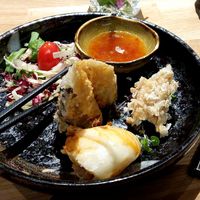 Verschiedene Vorspeisen (Dragon Tofu, Frühlingsrollen, Ban Bao) at NI-Vegan in Luebeck