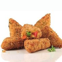 Triangolo di verdure (vegano) a base di verdure miste e frumento. Triangolini vegani: mix di verdure come carote, peperoni, piselli, mais, cipolle e grano, avvolte da una croccante at Trinity Burger Pub in Rome