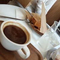 Café americano y limonada at Saint-Jean Deli in Amsterdam
