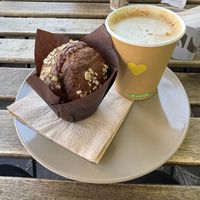 Muffin alla banana con cappuccino vegetale  at Radici Bakery in Santangelo In Villa-giglio