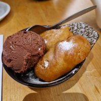 Chocolade kokos ijs met gefrituurde banaan at NORI | Vegan Sushi - Wok in Rotterdam