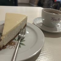 Lemon cheesecake and Americano #Veganuary at Plants & Flours in Berlin