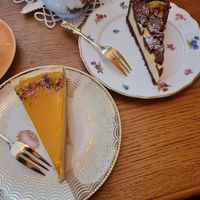 Veganer Käsekuchen mit Mangospiegel + Zupfkuchen mit Quark at Zeiten & Wunder in Bamberg
