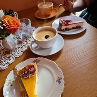 Nochmal der Käsekuchen + mein Favorit: Vanillepudding Kuchen mit Früchten at Zeiten & Wunder in Bamberg