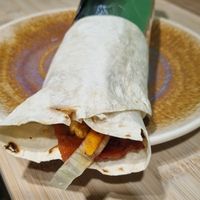 The vegan chicken wrap (12,-€) at Veganland Cigköfte in Munich