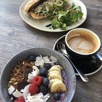 Red Pepper hummus baguette & açaí bowl & cappuccino mit Mandelmilch  at Berguna Gluten Free in Valencia
