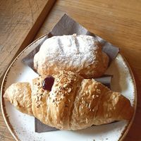 Brioche veg ai frutti rossi e fagottino al cioccolato veg at STEAMPOWER in Padua