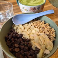 Agathe Bowl & matcha latte with oat milk at Concept BALA in Quebec