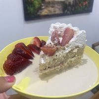 Preparador en casa con más fresas 🍓😛 Amazing!!!!  at Café Vegetal - Coyoacán in Mexico City