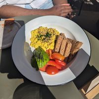 Tostada con tofu y palta at Nueza in Buenos Aires