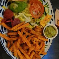 Fresh farmer Salat, Süsskartoffel Pommes at Stars and Stripes in Berikon