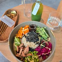 My recent order: yummy poke bowl with added tofu tuna. Plus my fave cucumber cooler (mint oil!) at Alchemy Tokyo -Azabudai Hills - アルケミー in Tokyo