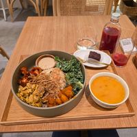 Born in Bali Bowl, Tagessuppe und Aligator Bite at Alchemy Tokyo -Azabudai Hills - アルケミー in Tokyo