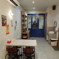 Lengkap mesin kopinya at Lim Kupi in Jakarta