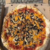 Vegan Pizza Funghi (without rucola)  at Pizza di Praga in Prague