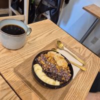 Coffee and peanut butter bowl at Tokyo Juice - Azabudai Hills in Tokyo