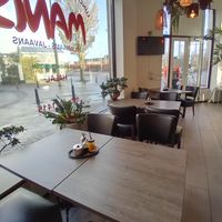 Inside 2 at Manis in The Hague