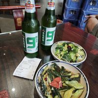 Side dishes and beers at Shangzhai Leizhali Noodle Restaurant - 尚寨嫽扎咧面馆(钟楼店) in Xian