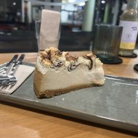 Veganer Käsekuchen mit Zimtschneckentopping   at Veganaria in Ponta Do Sol