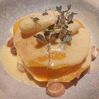 Schorseneer 'tompouce' met pompoen, macadamia en een lekker vegan sausje at Parels van Anna in Wijchen