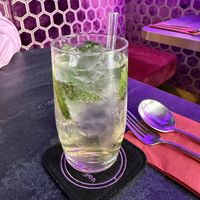 Hausgemachte Minze-Holunder-Limonade  at Akimy in Munich