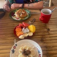 Breakfast bagel and porridge at Free Bird Cafe Pai in Pai