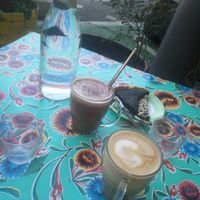 vegan hot chocolate and Cappuccino and a (non vegan) Pair-Chia Tarte at L' Ecomotive in Marseille