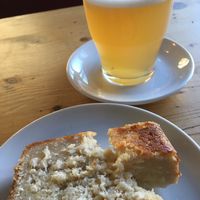 Cake au citron et jus de pomme chaud  at L' Ecomotive in Marseille