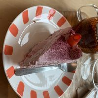 Délicieux carot cake (à la cannelle) 😍  at Nuts! in Lille