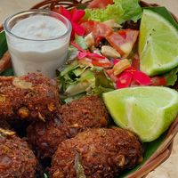 Kibe com saladinha at Passiflora in Morro De Sao Paulo