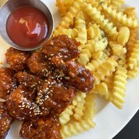 Half fries and chicken 11.000  at Yella in Gyeongju-si