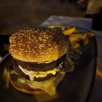 AMAZING vegan Burger at Tindlovu Restaurant - Letaba Rest Camp in Mpumalanga