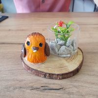 Decoration fitting the restaurants name at Le Rouge-gorge Restaurant in Menton