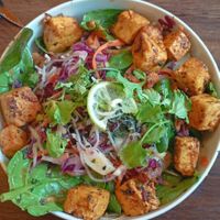 Noodl salad with tempeh at Nomi the Karakal in Malmo