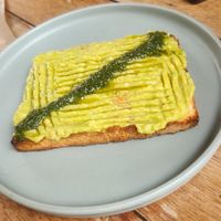 Tostada con aguacate at Munchies Brunch in Santa Marta