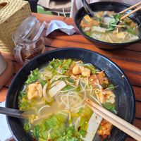 Bản dịch tiếng Anh:

Food is simple but perfectly seasoned and fresh. Prices are very reasonable, and menu offers a wide range of dishes. It's a great place for everyday dini at Chay An Binh in Hanoi