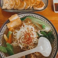 Vegane Gyoza und Miso-Ramen mit Gemüse und Tofu  at Burari in Duisburg